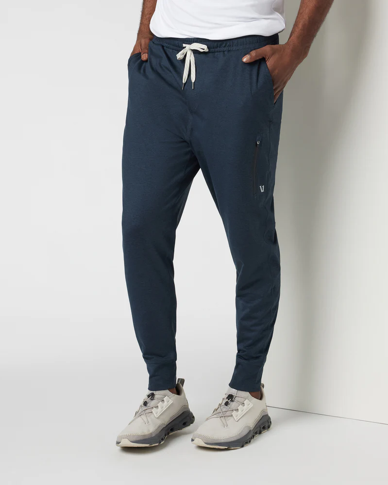 Vuori Sunday Performance Jogger in Hin