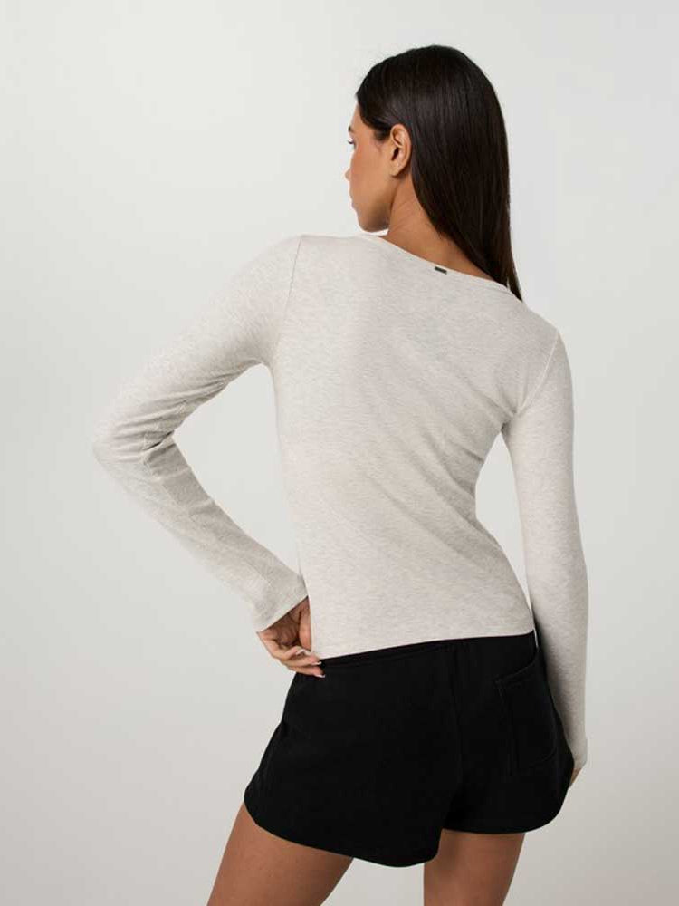 Vuori: Women's Long Sleeve Pose Subtle Scoop