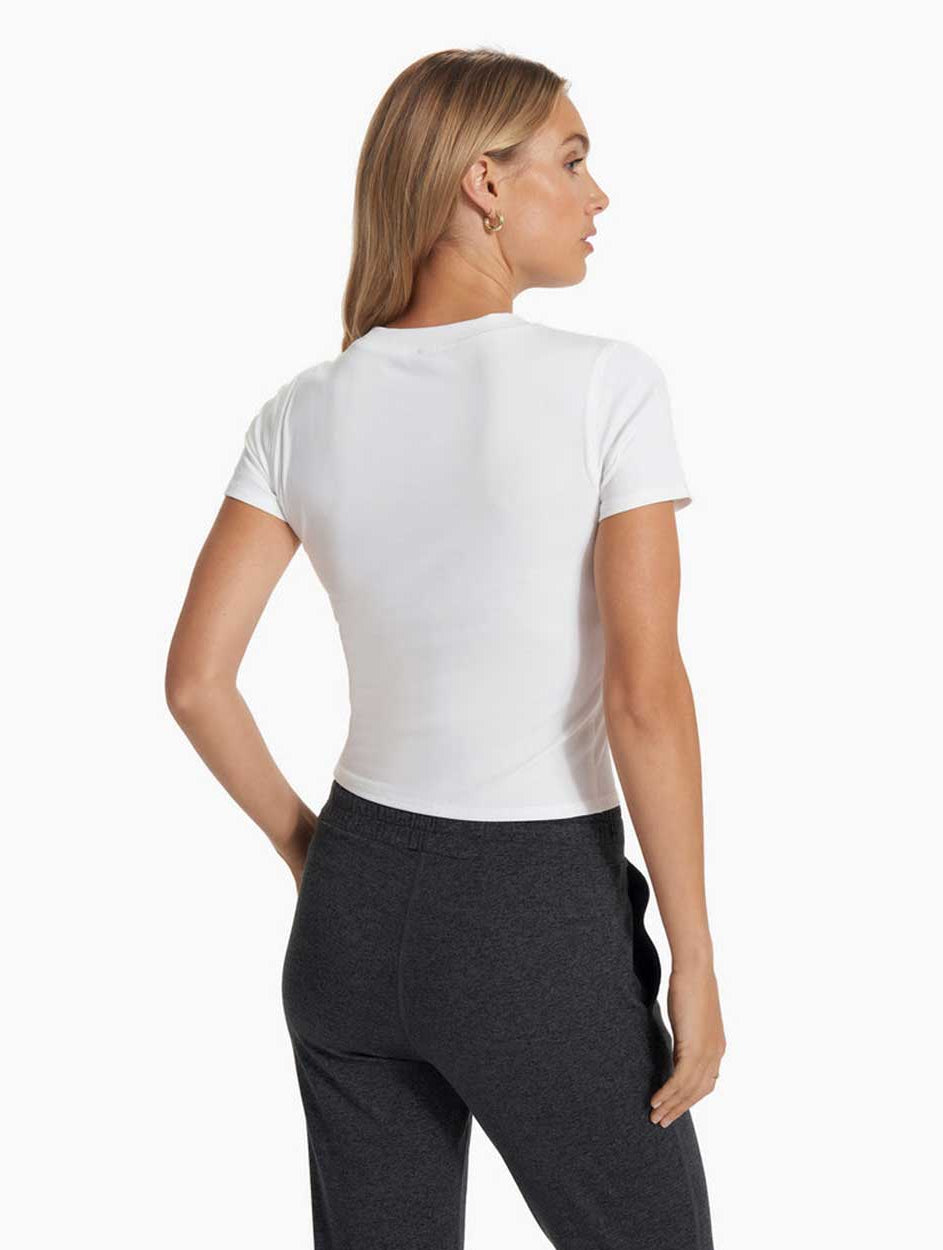 Vuori: Women's Pose Fitted Tee