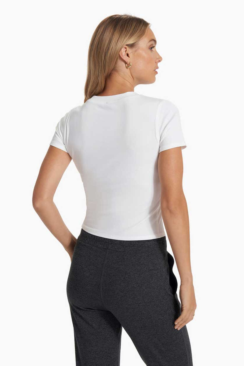 Vuori: Women's Pose Fitted Tee