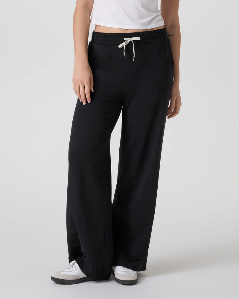 Vuori Women's Halo Essential Wideleg Pant, alternate view 5