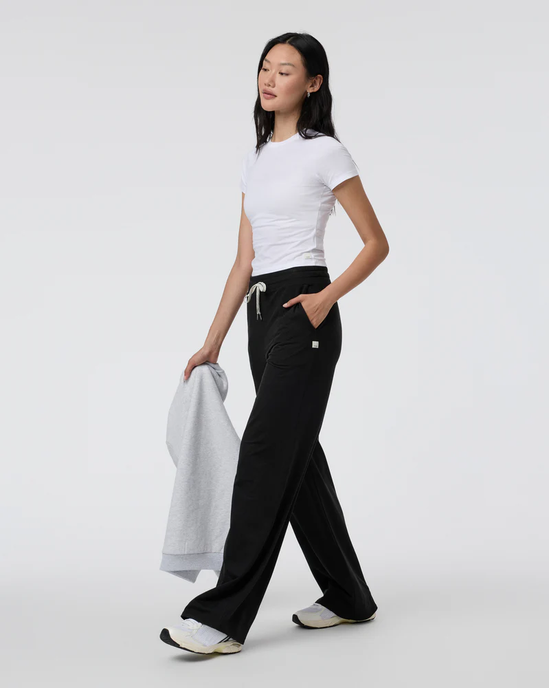 Vuori Women's Halo Essential Wideleg Pant, alternate view 4
