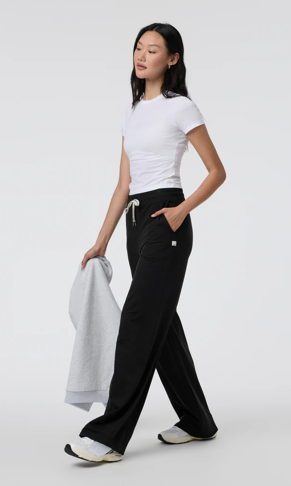 Vuori Women's Halo Essential Wideleg Pant, alternate view 4
