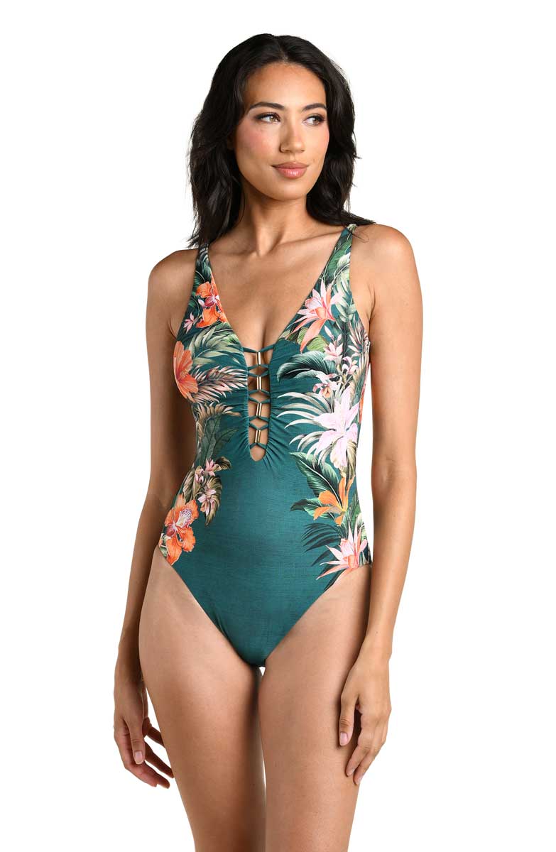 La Blanca: One Piece Courtyard Palms Plunge Mio