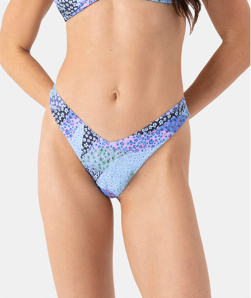 Roxy: Patch Ya Later V Scoop Cheeky Bikini Bottom