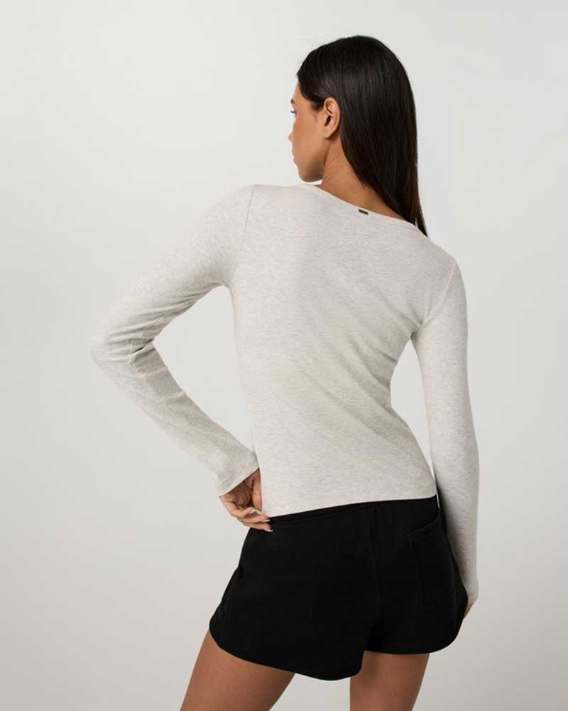 Vuori: Women's Long Sleeve Pose Subtle Scoop